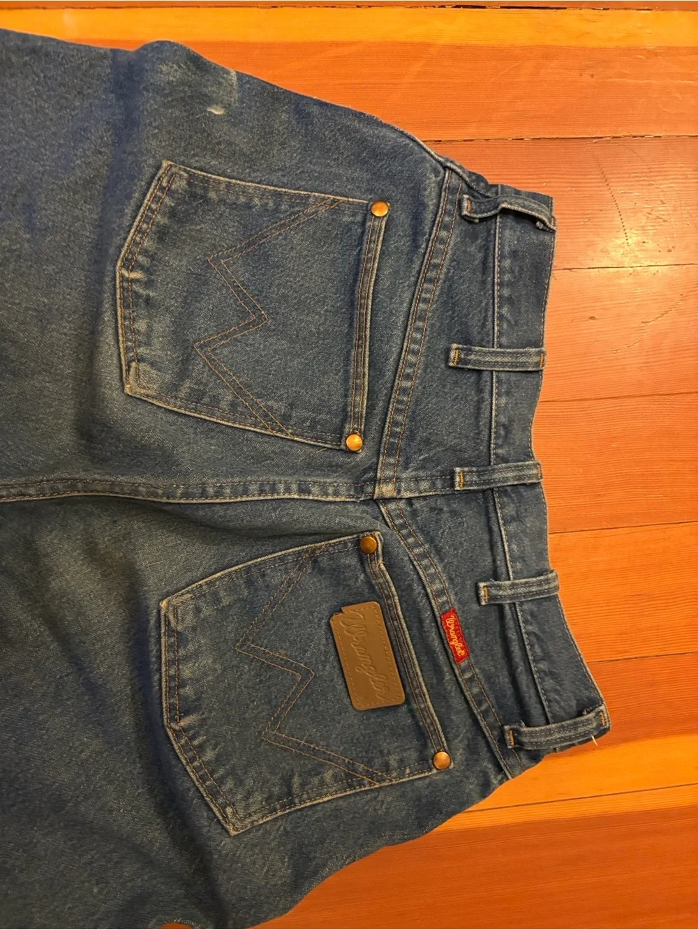 Wrangler Relaxed Fit Denim Jeans in Blue with Contrast stitching